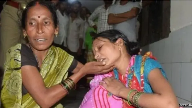 रोती हुई महिला