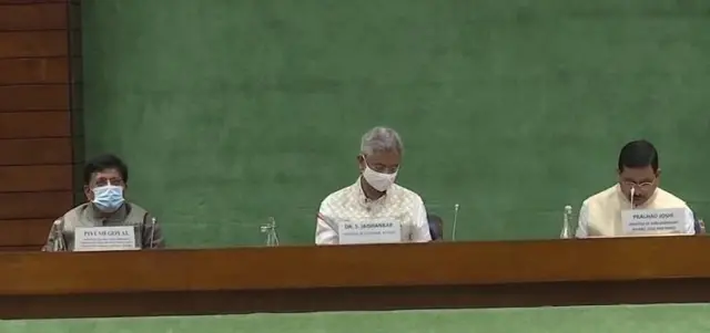 భారత విదేశాంగ మంత్రి జైశంకర్ నేతృత్వంలో దిల్లీలో అఖిలపక్ష సమావేశం జరిగింది.