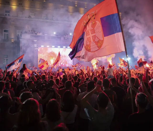 „Snovi se ostvaruju ako vredno radite, ako se borite i ako verujete svim srcem. Hvala vam mnogo", rekla je u suzama zlatna karatistkinja Jovana Preković, posle čega je publika skandirala njeno ime.