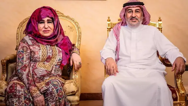 علیاء غانم جده کې خپل کور کې له خپل زوی او د اسامه بن لادن له ورور احمد سره