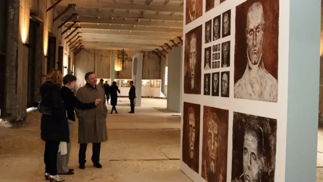 В "Ізоляції" працювали світові зірки сучасного мистецтва: Даніель Бюрен, Борис Михайлов, Рафаель Лозано-Хеммер