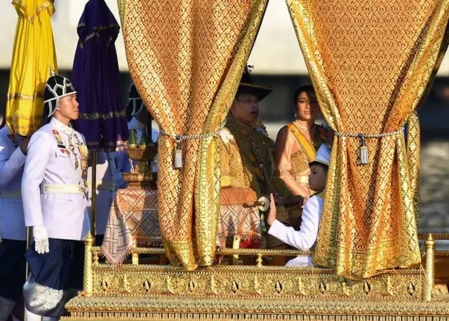 เรือพระที่นั่งสุพรรณหงส์