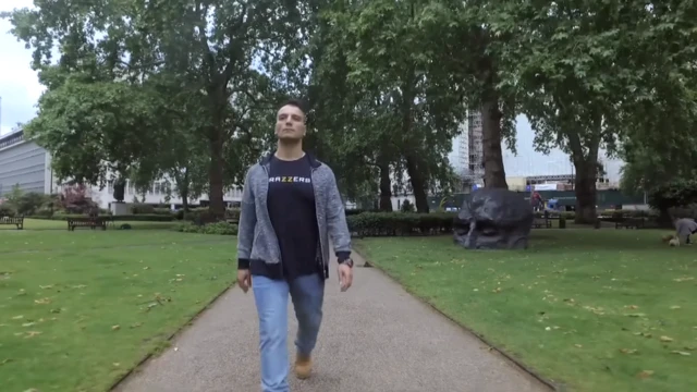 الممثل الإباحي شريف طلياني لا يرى تعارضا بين مشاهدة البورنو والزواج السعيد