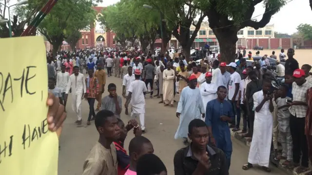 Hanyar shiga gidan Sarki wato Kofar Kudu ta cika makil da mutane 'yan tarbar Sarkin