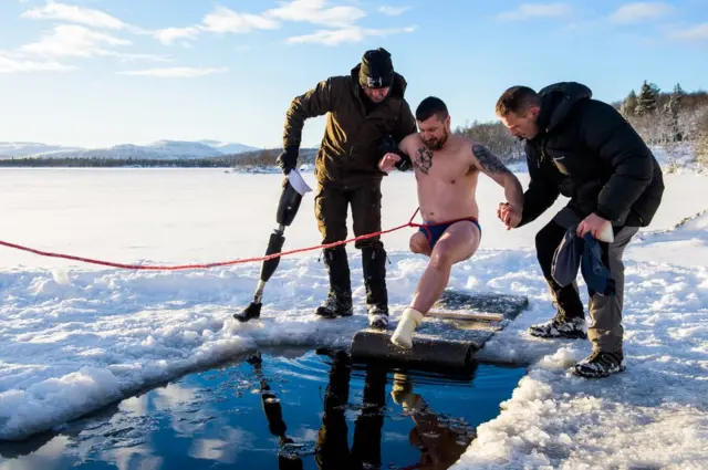 Former Mountain Leader Baz Barratt as he enters an ice hole