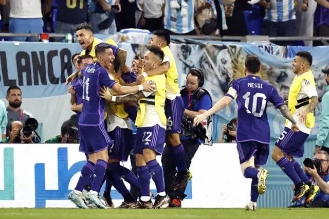 Jugadores argentinos celebranso