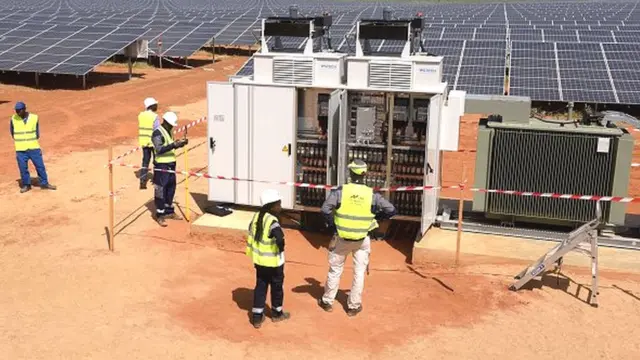Sur les 600 habitants de Sinkane, outre le chef de village, 7 ménages ont du courant