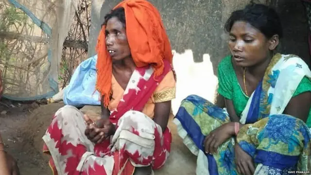 સંતોષીની માતા અને તેની મોટી બહેનની તસવીર