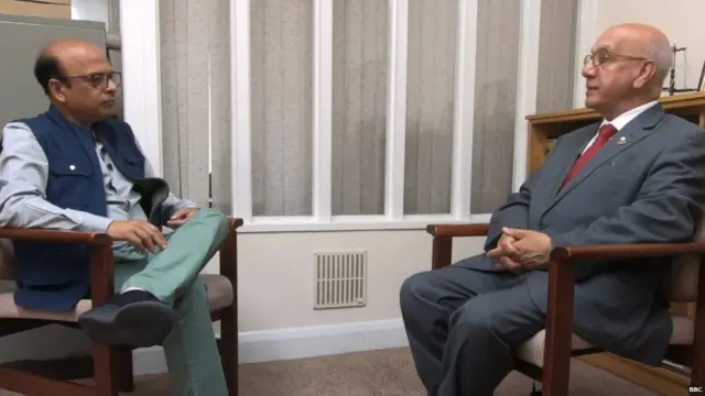 बीबीसी संवाददाता ज़ुबैर अहमद क साथ वीरेंद्र शर्मा