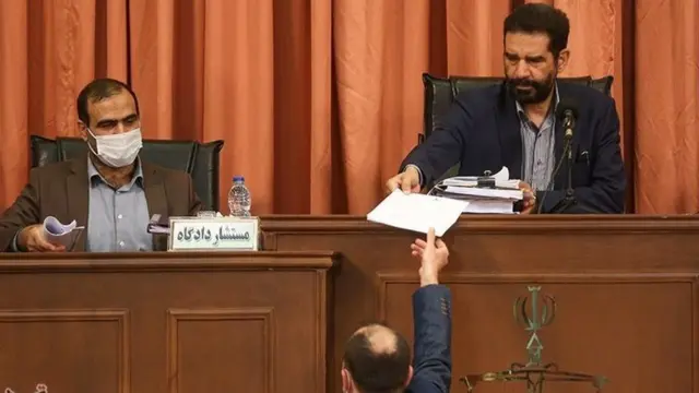 اسدالله مسعودی مقام قاضی دادگاه گفته اظهارات که علی اشرف ریاحی علیه پدر زنش که وزیر کابینه حسن روحانی بوده، قبل از خروج از ایران، راستی آزمایی شده