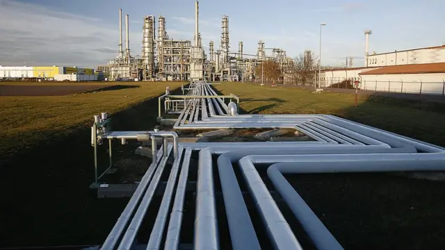 तेल रिफायनरी