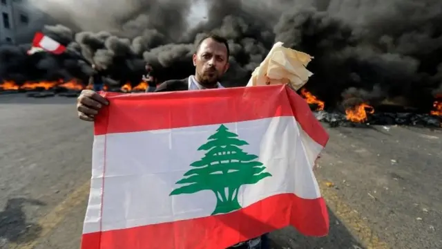 متظاهر لبناني