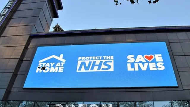 داوطلبان در بریتانیا از طریق سرویس سلامت همگانی این کشور که به ان اچ اس معروف است برای شرکت در آزمایش واکسن ثبت نام می‌کنند