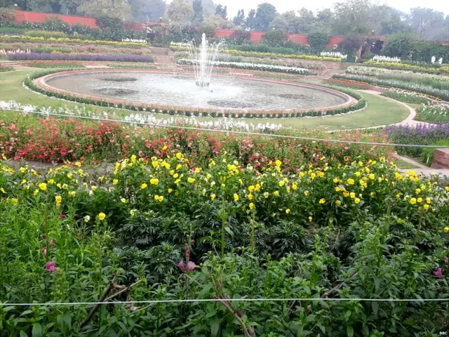 ਰਾਸ਼ਟਰਪਤੀ ਭਵਨ ਦੇ ਅੰਦਰ ਬਣਿਆ ਮੁਗਲ ਗਾਰਡਨ