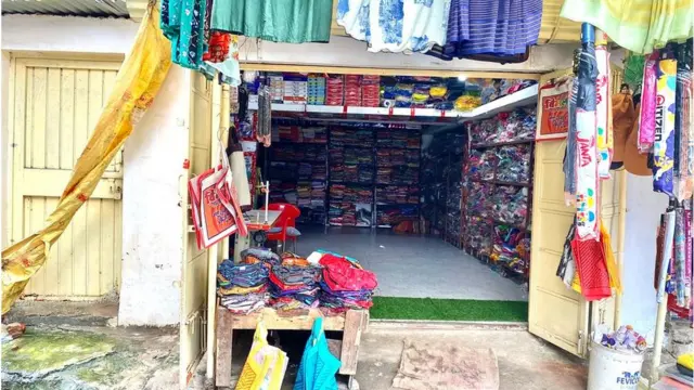 బిల్కిస్ బానో తండ్రి ఇంట్లో ఇప్పుడు ఒక రెడీమేడ్ దుస్తుల దుకాణం నడుస్తోంది