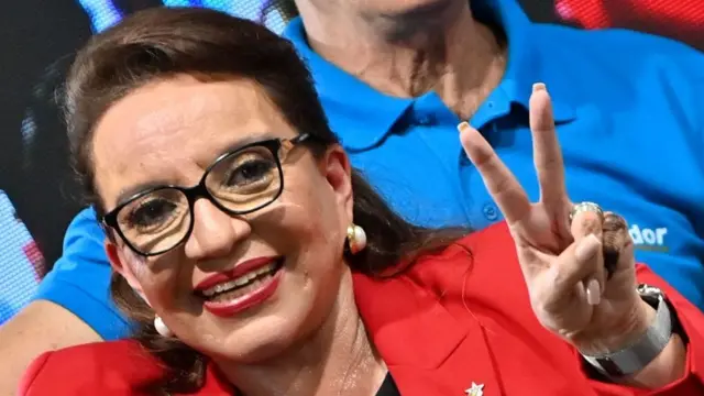 Xiomara Castro exultante