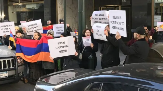 El Comité Nacional Armenio de Estados Unidos pidió su liberación frente a la embajada bielorrusa en Washington.