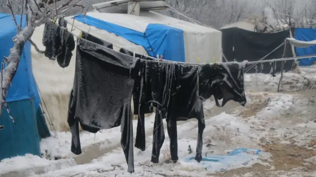 مخيم سوريين هاربين من مدنهم في محافظة إدلب