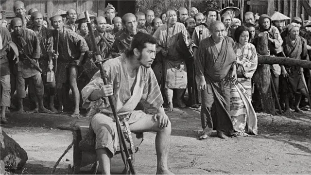 Seven Samurai, oleh sutradara Jepang Akira Kurosawa, dicintai oleh para kritikus di mana-mana, kecuali Jepang.
