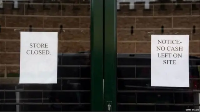 కోవిడ్ మొదటి వేవ్ లో ఖర్చల కోసం డబ్బు వాడుకోవడానికి పీఎఫ్ ఎకౌంట్ నుంచి విత్ డ్రాకు కేంద్రం అనుమతి ఇచ్చింది.