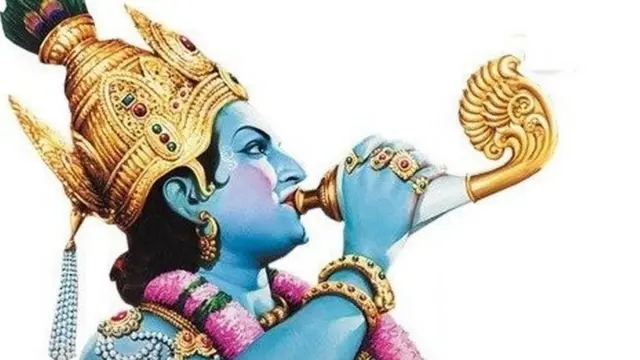 శంఖం ఊదుతున్న ఎన్టీఆర్ కృష్ణుడి చిత్రపటం