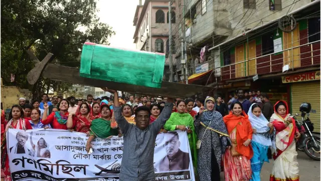 পুরোদমে নির্বাচনী প্রচার শুরু হতেই সহিংসতা ছড়িয়ে পড়ছে।