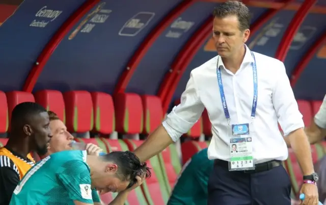 Mesut Özil ve Oliver Bierhoof