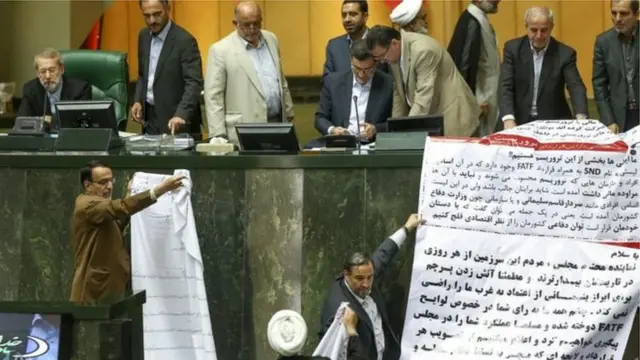 بعضی از فعالان بازار می‌گویند تعلیق بررسی لایحه الحاق دولت ایران به کنوانسیون بین‌المللی مقابله با تامین مالی تروریسم به عدم قطعیت در بازار دامن زده است