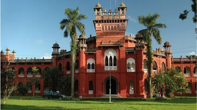 কার্জন হল।