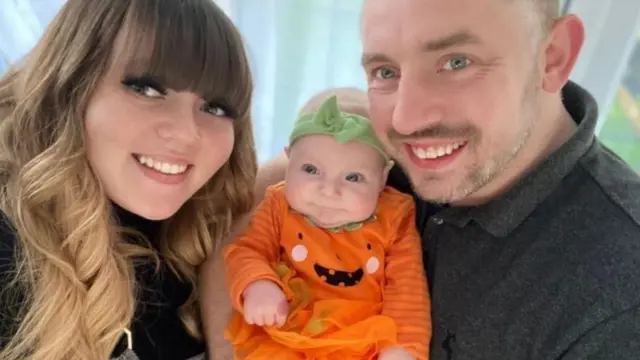 కూతురు పుట్టి మూడు నెలలైన సందర్భంగా ఆమెకు పాలుపడుతున్న ఫొటోలను సోషల్ మీడియాలో పెట్టారు బెయిలీ