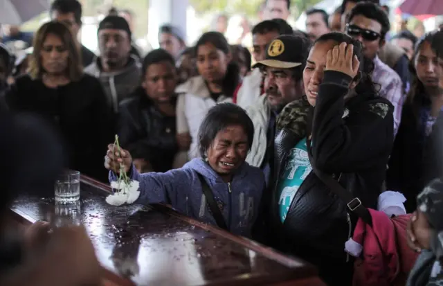 Familias de las víctimas.