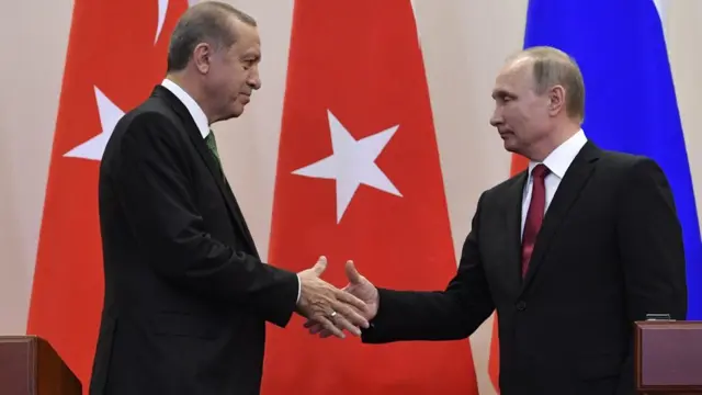 Toplantı sonrası iki lider el sıkıştı