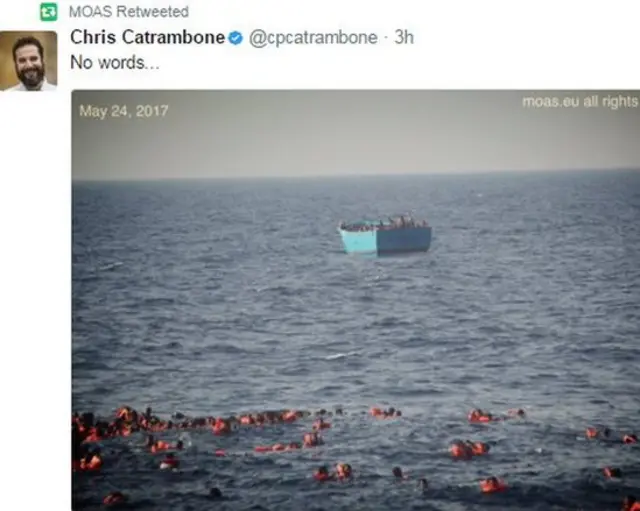 Sawir ay soo dhigtay Moas ayaa muujinaya dad badan oo badda ku jira oo doonta ka fog