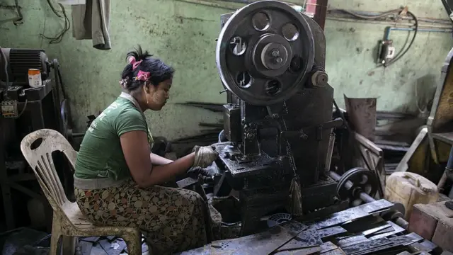 အနိမ့်ဆုံးလုပ်ခလစာကို အလုပ်သမားသမဂ္ဂများ စစ်တမ်းကောက်ယူနေ