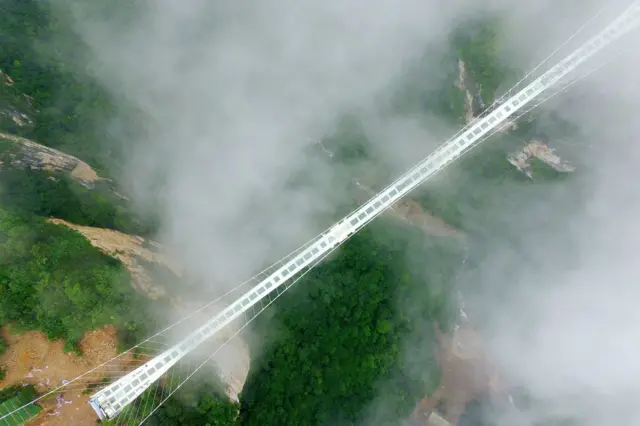 Ponte suspensa na China