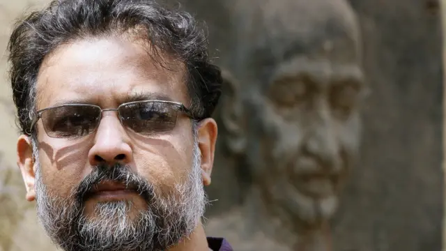 গান্ধীর প্রপৌত্র ও লেখক তুষার গান্ধী