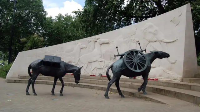 Памятник животным на войне