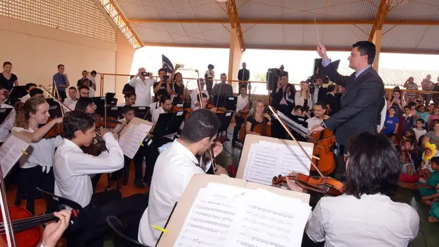 Moro "rege" orquestra de jovens