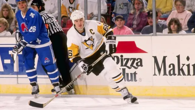 Великий Марио Лемье во время матча против несуществующей ныне "Квебек Нордикс"