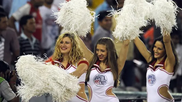 क्रिकेट, आयपीएल, चीअरलीडर्स