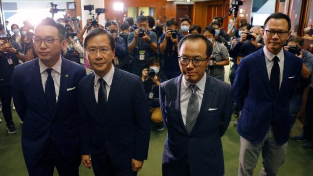 （左至右）被撤职的香港民主派立法会议员杨岳桥、郭家麒、梁继昌和郭荣铿（11/11/2020）