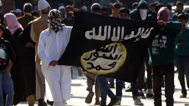 आईएस के झंडे लहराने वाले