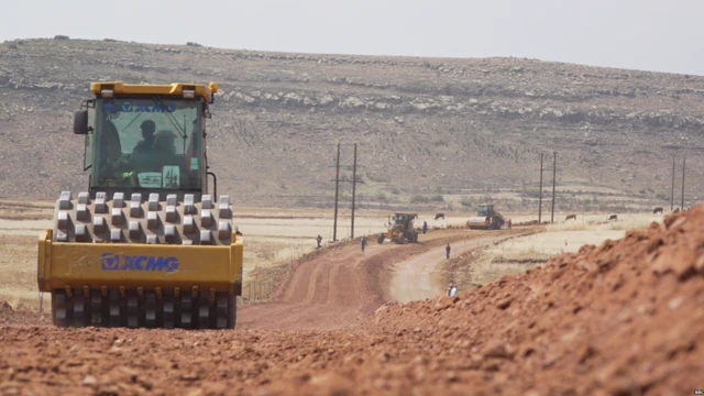 चीन इथं पायाभूत सोयींचा विकास करत आहेत.