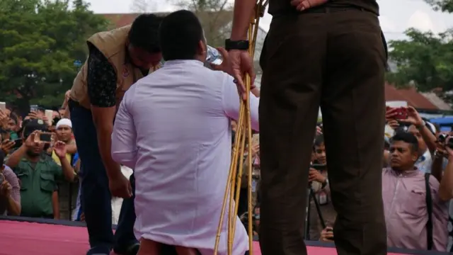 Aceh, Syariat Islam, cambuk