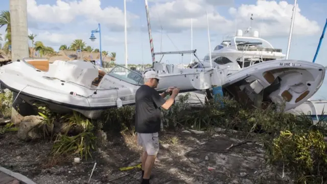 Barcos arrojados a tierra en Miami