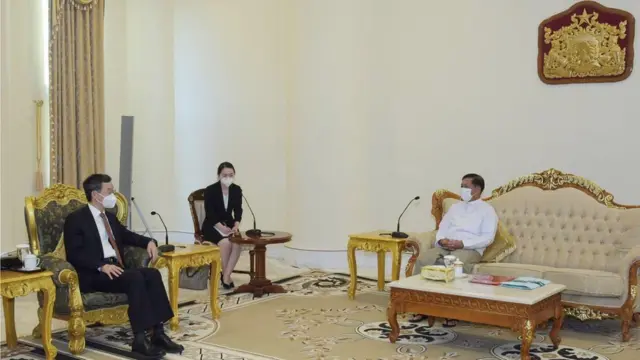 အထူးသံတမန် ဆွန်းဟာ စင်္ကာပူနဲ့ ဘရူနိုင်း နိုင်ငံတို့ကိုလည်း သွားရောက်ခဲ့