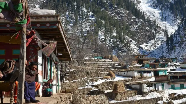 बदेशी बोलने वाले रहीम गुल और सईद गुल