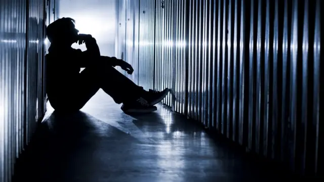 நீங்கள் சாதிக்க பிறந்தவர்; தற்கொலை செய்துகொள்ள அல்ல...