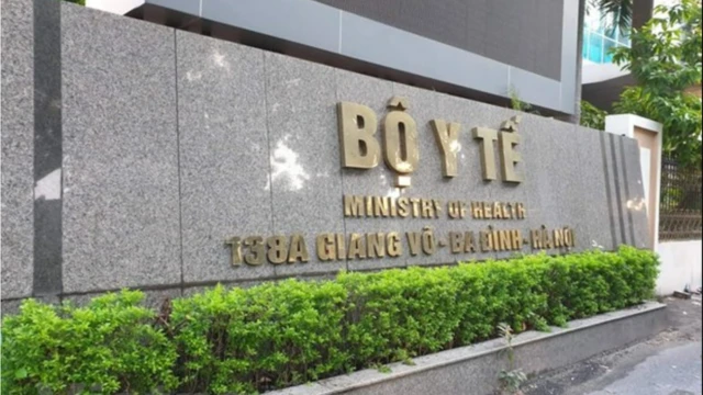 Bên ngoài trụ sở Bộ Y Tế