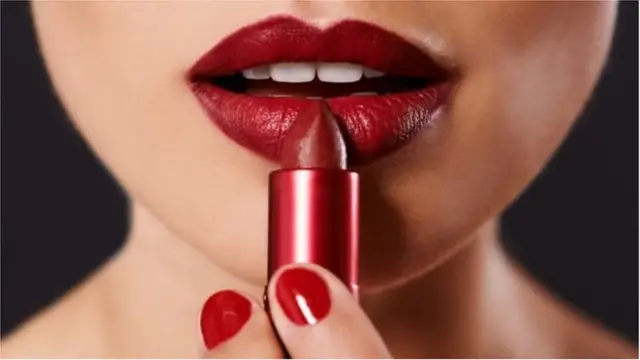 অনেক লাল লিপস্টিকেও রয়েছে কারমাইন
